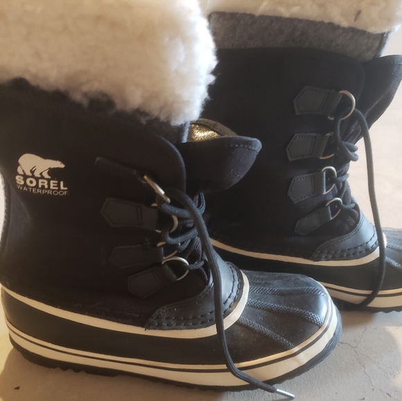 Sorel waterproof winter boots - Picture 2 of 3